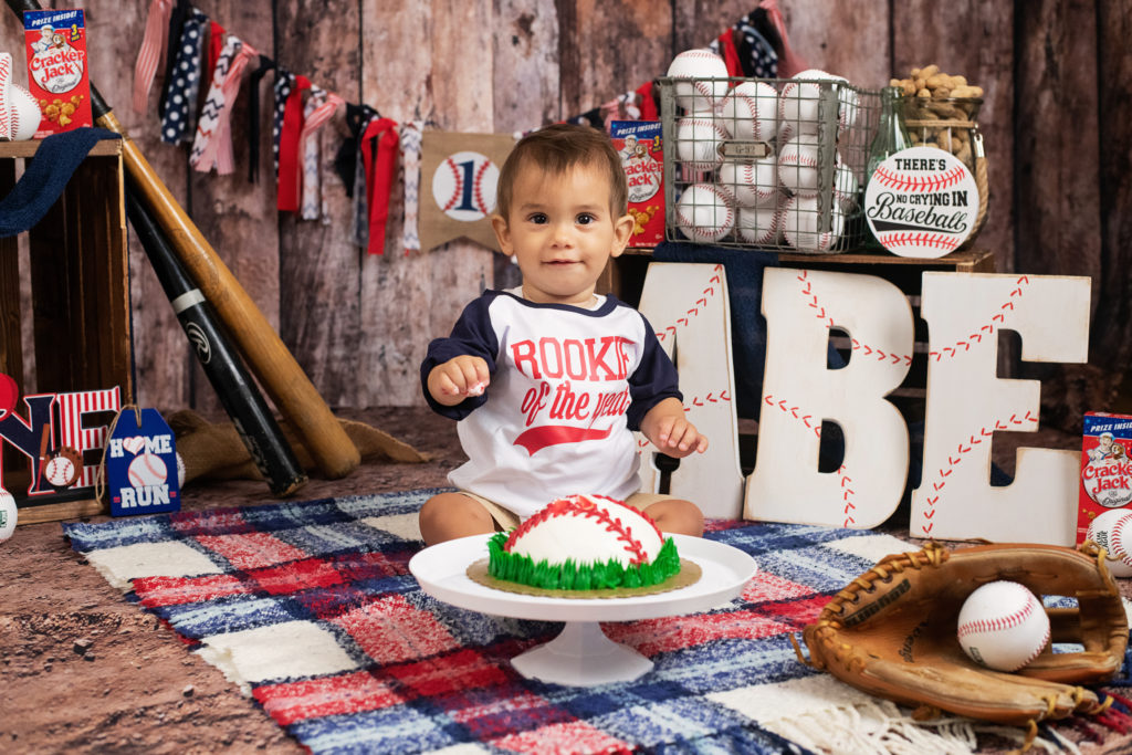 cake smash photographer baseball theme
